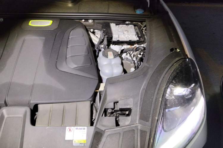 Used Porsche Cayenne E-Hybrid 2022 Cayenne E-Hybrid 2.0T Platinum Edition Engine Bay Left