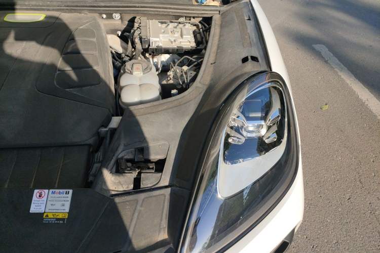 Used Porsche Cayenne E-Hybrid 2022 Cayenne E-Hybrid 2.0T Platinum Edition Engine Bay Left