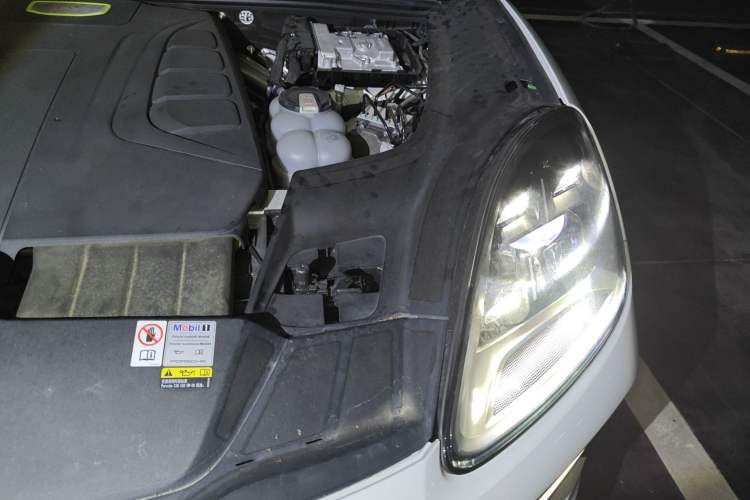 Used Porsche Cayenne E-Hybrid 2022 Cayenne E-Hybrid 2.0T Platinum Edition Engine Bay Left