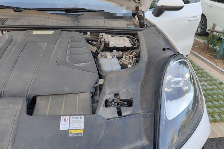 Used Porsche Cayenne E-Hybrid 2022 Cayenne E-Hybrid 2.0T Platinum Edition Engine Bay Left