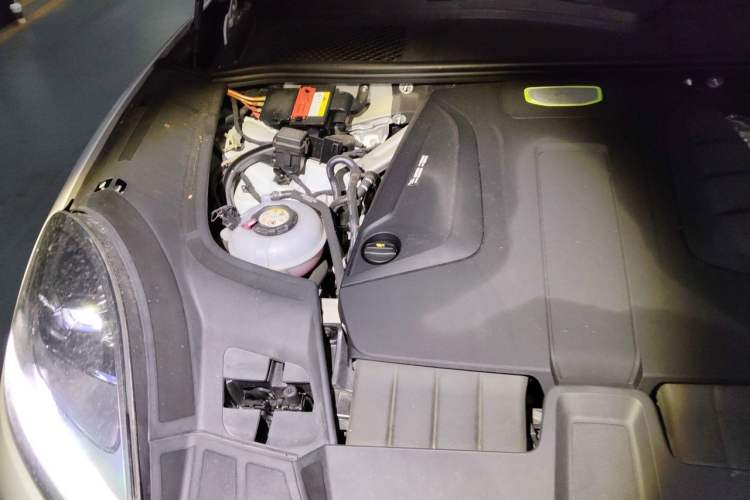 Used Porsche Cayenne E-Hybrid 2022 Cayenne E-Hybrid 2.0T Platinum Edition Engine Bay Right