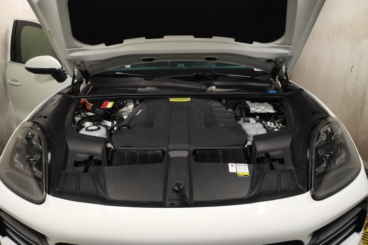 Used Porsche Cayenne E-Hybrid 2022 Cayenne E-Hybrid 2.0T Platinum Edition Engine Bay