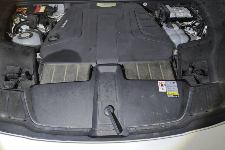 Used Porsche Cayenne E-Hybrid 2022 Cayenne E-Hybrid 2.0T Platinum Edition Engine Bay