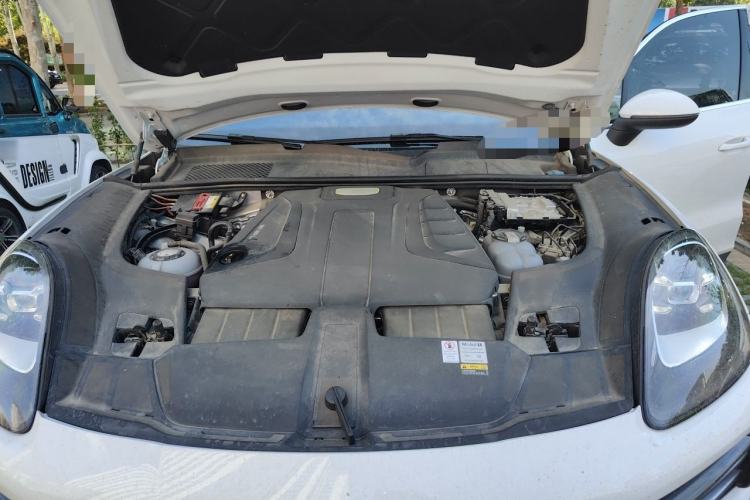 Used Porsche Cayenne E-Hybrid 2022 Cayenne E-Hybrid 2.0T Platinum Edition Engine Bay