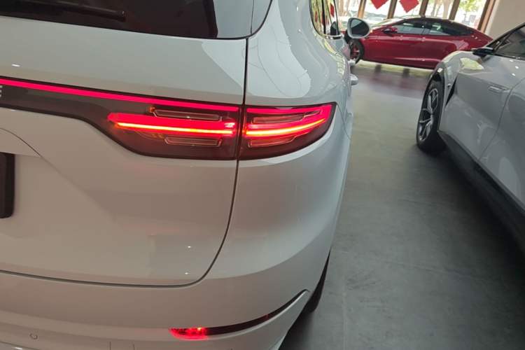 Used Porsche Cayenne E-Hybrid 2022 Cayenne E-Hybrid 2.0T Platinum Edition Exterior 3