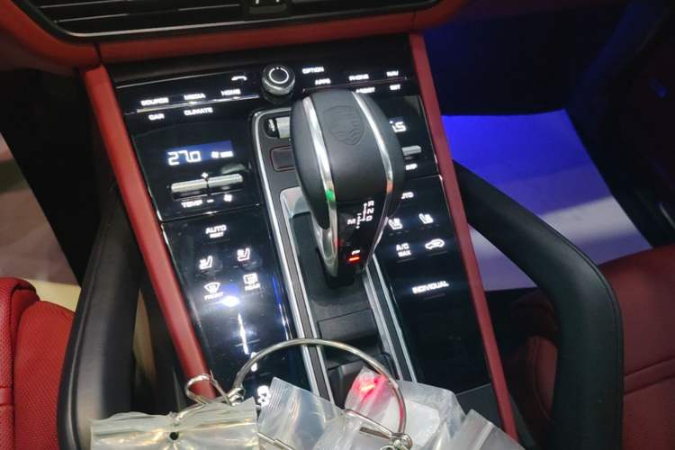 Used Porsche Cayenne E-Hybrid 2022 Cayenne E-Hybrid 2.0T Platinum Edition Gear Lever