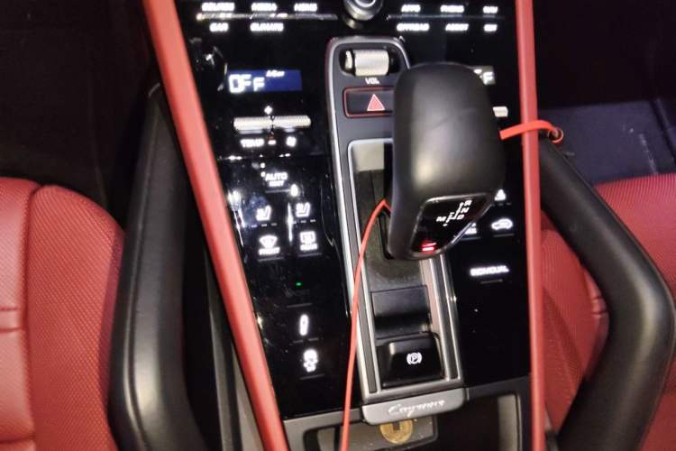 Used Porsche Cayenne E-Hybrid 2022 Cayenne E-Hybrid 2.0T Platinum Edition Gear Lever