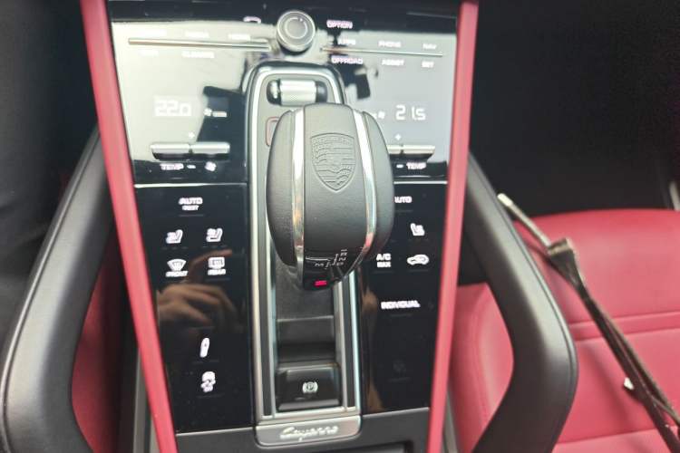 Used Porsche Cayenne E-Hybrid 2022 Cayenne E-Hybrid 2.0T Platinum Edition Gear Lever