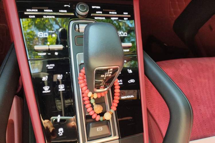Used Porsche Cayenne E-Hybrid 2022 Cayenne E-Hybrid 2.0T Platinum Edition Gear Lever