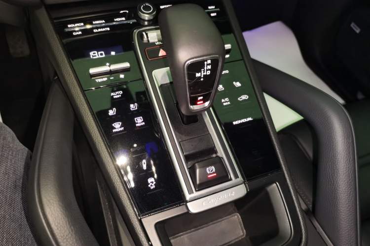 Used Porsche Cayenne E-Hybrid 2022 Cayenne E-Hybrid 2.0T Platinum Edition Gear Lever