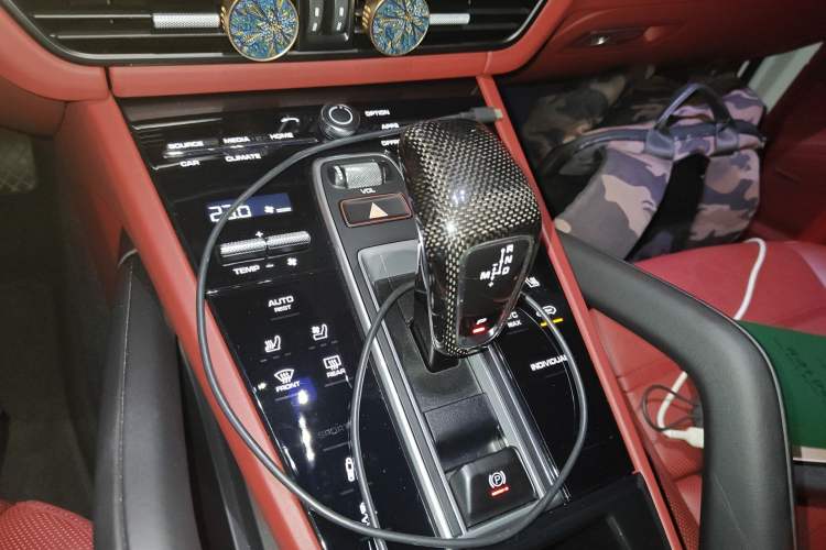 Used Porsche Cayenne E-Hybrid 2022 Cayenne E-Hybrid 2.0T Platinum Edition Gear Lever