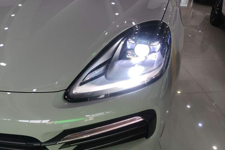 Used Porsche Cayenne E-Hybrid 2022 Cayenne E-Hybrid 2.0T Platinum Edition Left Front Headlight