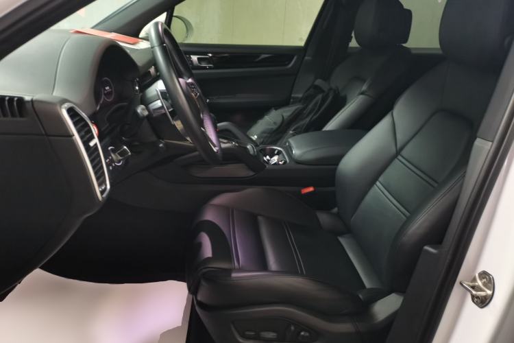 Used Porsche Cayenne E-Hybrid 2022 Cayenne E-Hybrid 2.0T Platinum Edition Left Front Seat