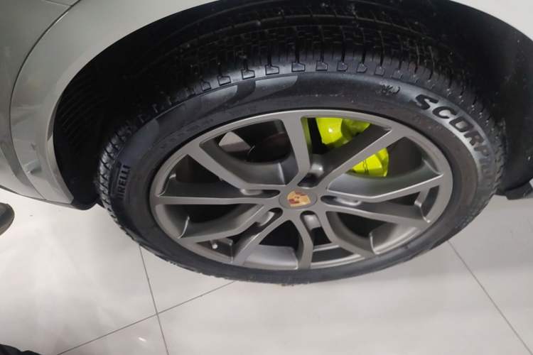 Used Porsche Cayenne E-Hybrid 2022 Cayenne E-Hybrid 2.0T Platinum Edition Left Front Wheel Hub