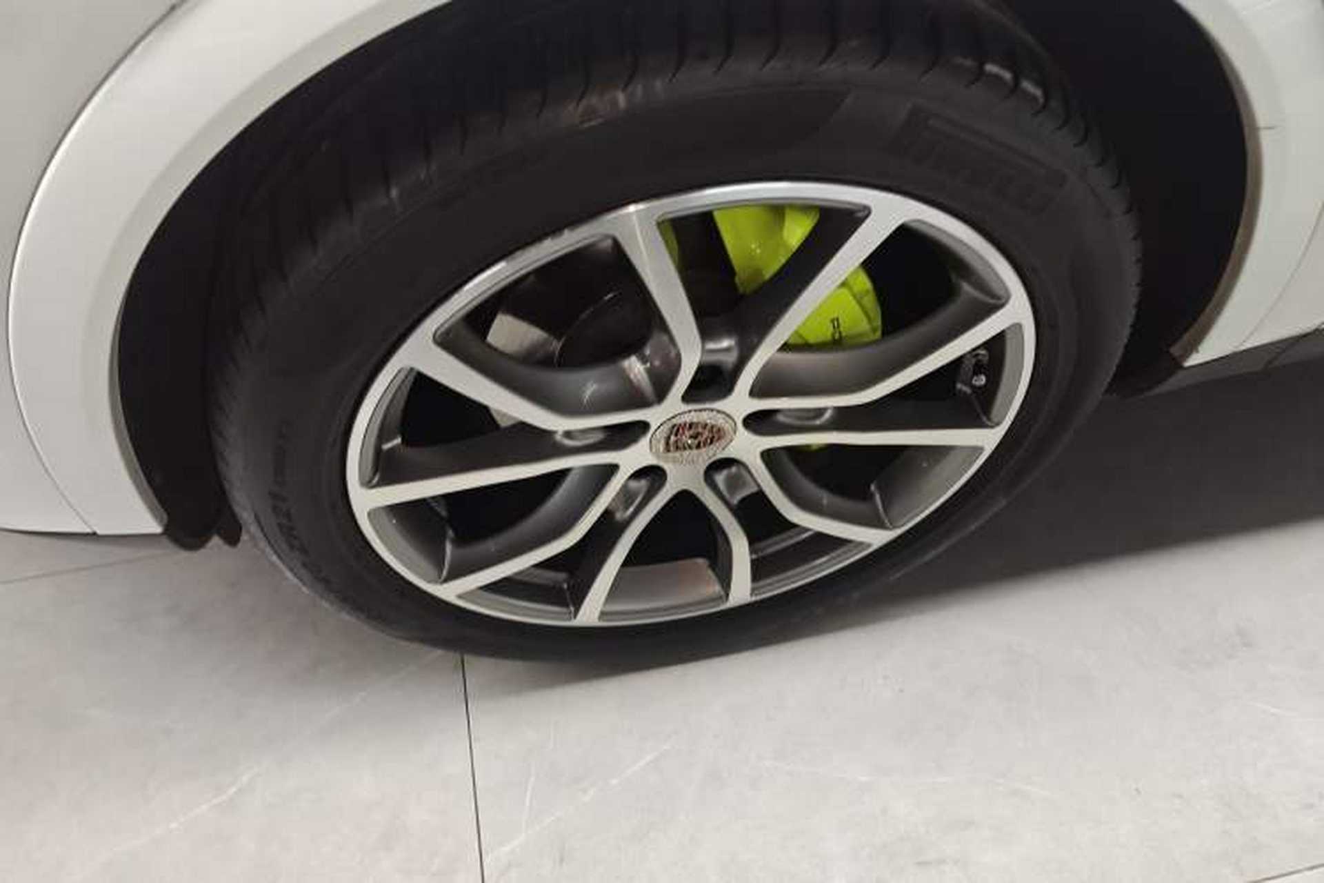 Used Porsche Cayenne E-Hybrid 2022 Cayenne E-Hybrid 2.0T Platinum Edition Left Front Wheel Hub