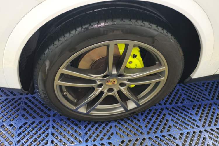 Used Porsche Cayenne E-Hybrid 2022 Cayenne E-Hybrid 2.0T Platinum Edition Left Front Wheel Hub