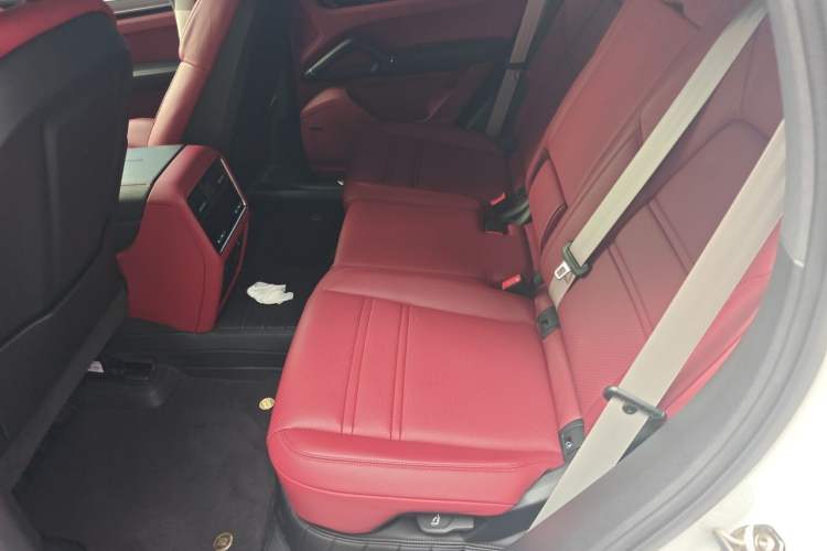 Used Porsche Cayenne E-Hybrid 2022 Cayenne E-Hybrid 2.0T Platinum Edition Left Rear Seat