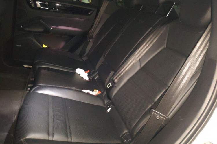 Used Porsche Cayenne E-Hybrid 2022 Cayenne E-Hybrid 2.0T Platinum Edition Left Rear Seat