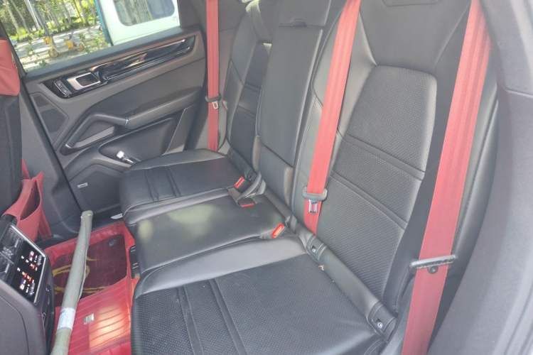 Used Porsche Cayenne E-Hybrid 2022 Cayenne E-Hybrid 2.0T Platinum Edition Left Rear Seat
