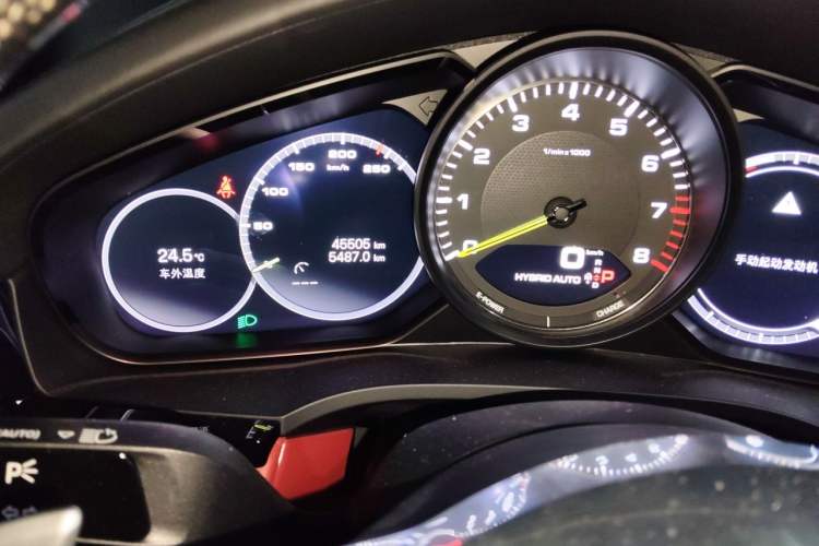 Used Porsche Cayenne E-Hybrid 2022 Cayenne E-Hybrid 2.0T Platinum Edition Odometer Close Up