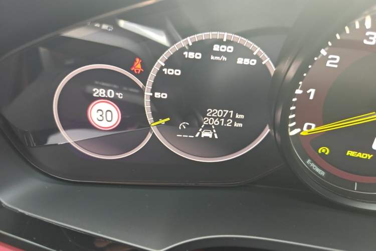 Used Porsche Cayenne E-Hybrid 2022 Cayenne E-Hybrid 2.0T Platinum Edition Odometer Close Up