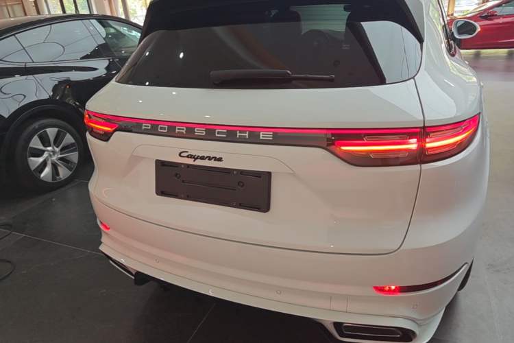 Used Porsche Cayenne E-Hybrid 2022 Cayenne E-Hybrid 2.0T Platinum Edition Rear