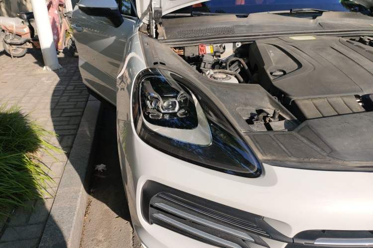 Used Porsche Cayenne E-Hybrid 2022 Cayenne E-Hybrid 2.0T Platinum Edition Right Front Headlight