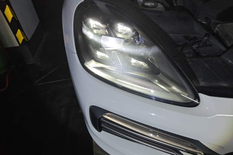Used Porsche Cayenne E-Hybrid 2022 Cayenne E-Hybrid 2.0T Platinum Edition Right Front Headlight