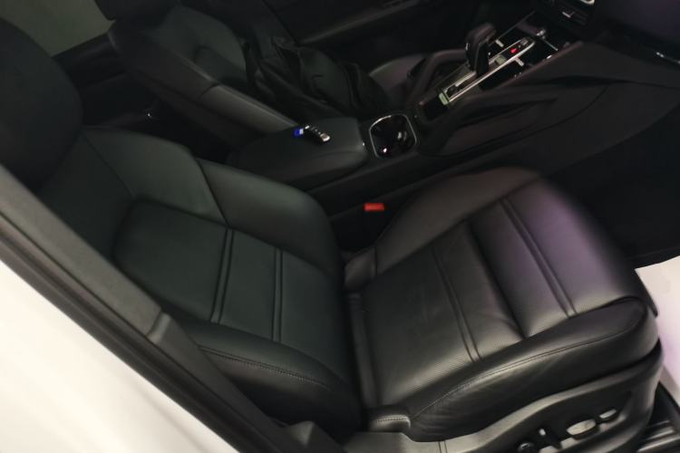 Used Porsche Cayenne E-Hybrid 2022 Cayenne E-Hybrid 2.0T Platinum Edition Right Front Seat