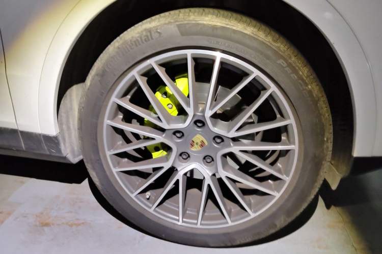 Used Porsche Cayenne E-Hybrid 2022 Cayenne E-Hybrid 2.0T Platinum Edition Right Front Wheel Hub