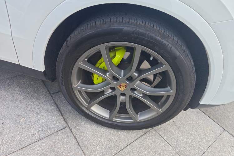 Used Porsche Cayenne E-Hybrid 2022 Cayenne E-Hybrid 2.0T Platinum Edition Right Front Wheel Hub