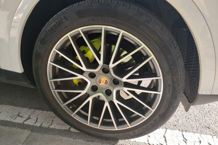 Used Porsche Cayenne E-Hybrid 2022 Cayenne E-Hybrid 2.0T Platinum Edition Right Front Wheel Hub