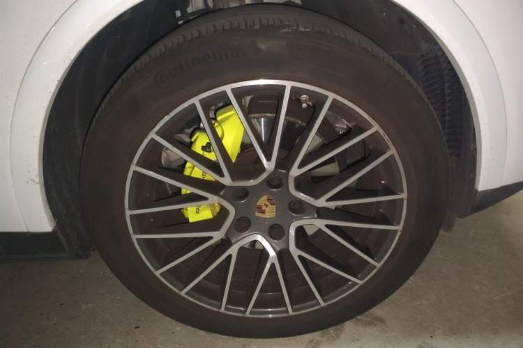 Used Porsche Cayenne E-Hybrid 2022 Cayenne E-Hybrid 2.0T Platinum Edition Right Front Wheel Hub