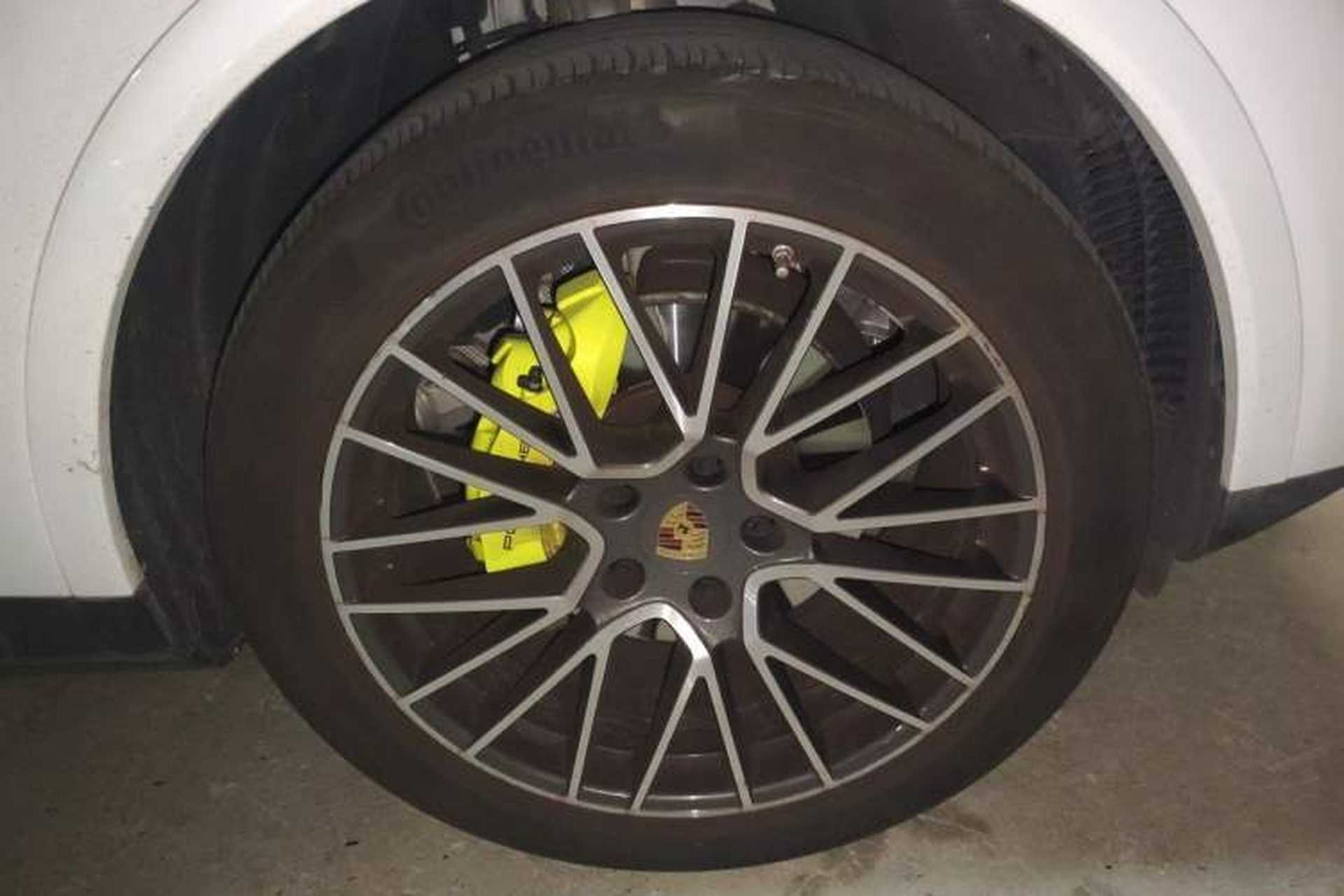Used Porsche Cayenne E-Hybrid 2022 Cayenne E-Hybrid 2.0T Platinum Edition Right Front Wheel Hub