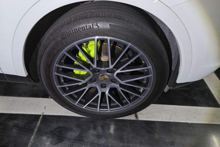Used Porsche Cayenne E-Hybrid 2022 Cayenne E-Hybrid 2.0T Platinum Edition Right Front Wheel Hub