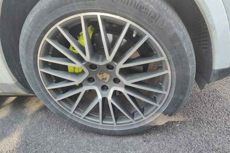 Used Porsche Cayenne E-Hybrid 2022 Cayenne E-Hybrid 2.0T Platinum Edition Right Front Wheel Hub