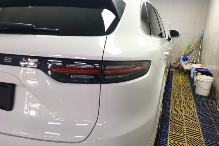 Used Porsche Cayenne E-Hybrid 2022 Cayenne E-Hybrid 2.0T Platinum Edition Right Rear Taillight