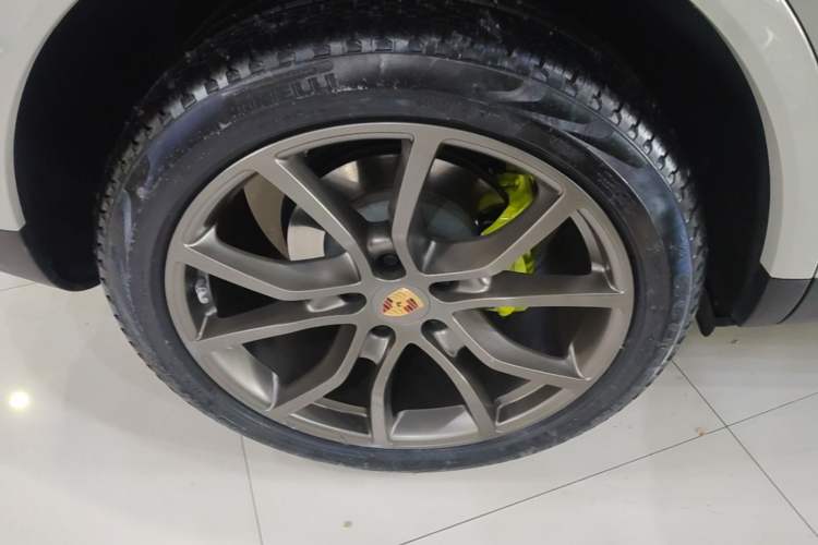 Used Porsche Cayenne E-Hybrid 2022 Cayenne E-Hybrid 2.0T Platinum Edition Right Rear Wheel Hub