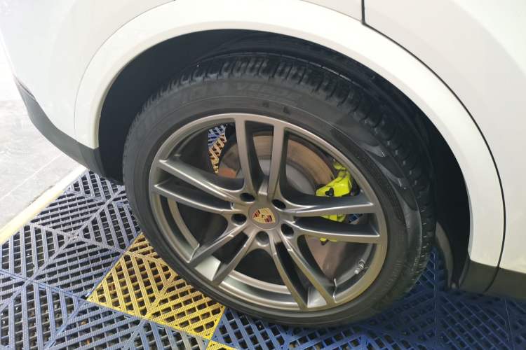 Used Porsche Cayenne E-Hybrid 2022 Cayenne E-Hybrid 2.0T Platinum Edition Right Rear Wheel Hub