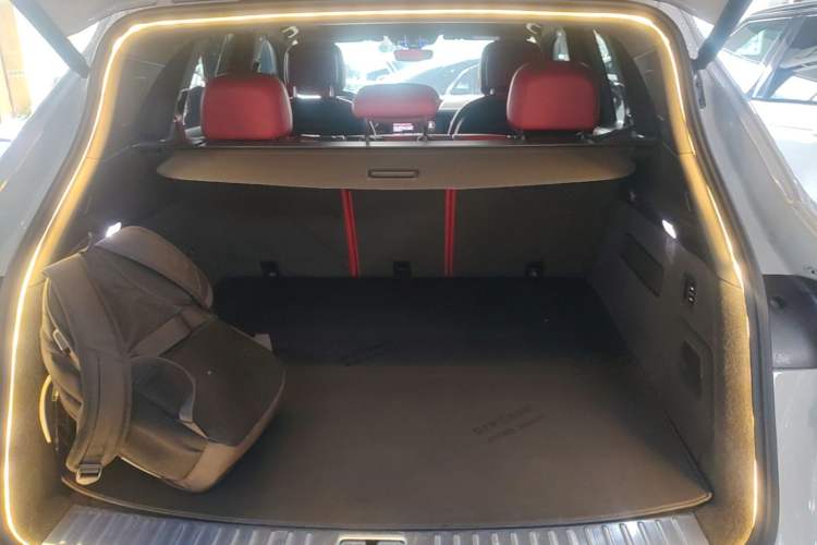 Used Porsche Cayenne E-Hybrid 2022 Cayenne E-Hybrid 2.0T Platinum Edition Trunk