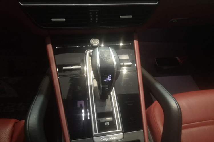 Used Porsche Cayenne E-Hybrid 2023 Cayenne E-Hybrid 2.0T Platinum Edition Audio And AC Panel