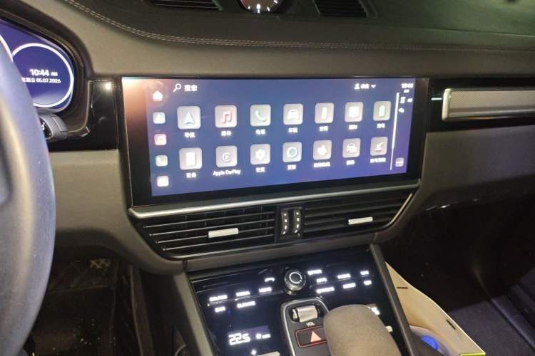 Used Porsche Cayenne E-Hybrid 2023 Cayenne E-Hybrid 2.0T Platinum Edition Audio And AC Panel