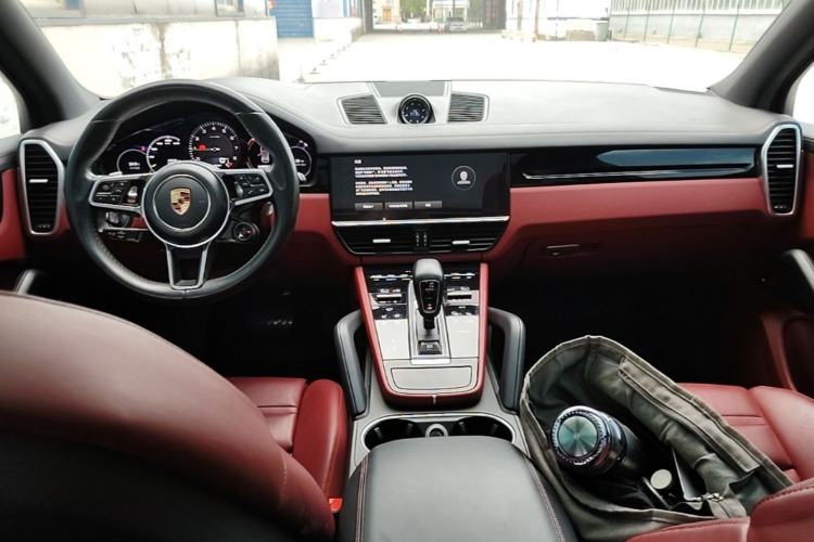 Used Porsche Cayenne E-Hybrid 2023 Cayenne E-Hybrid 2.0T Center Console