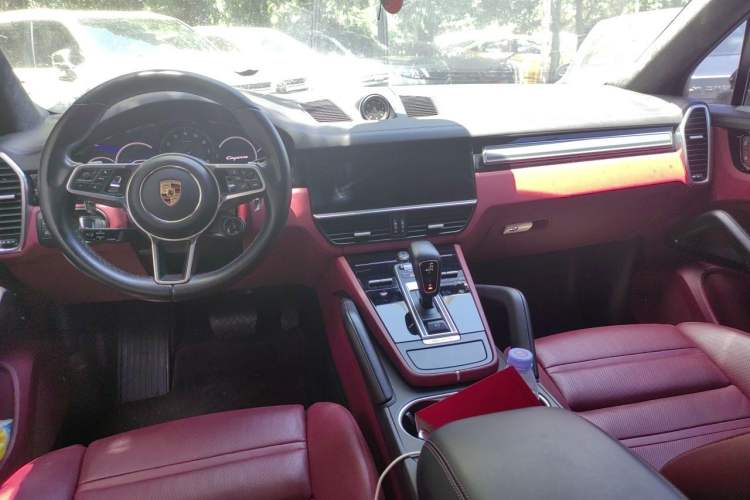 Used Porsche Cayenne E-Hybrid 2023 Cayenne Coupé E-Hybrid 2.0T Platinum Edition Center Console