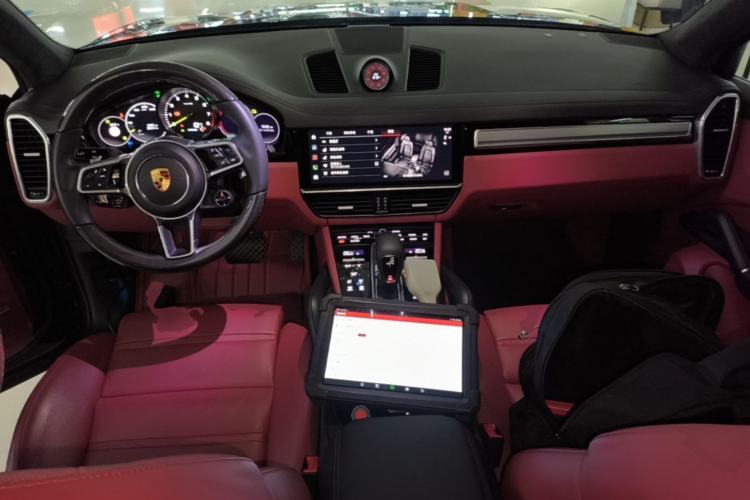 Used Porsche Cayenne E-Hybrid 2023 Cayenne E-Hybrid 2.0T Platinum Edition Center Console