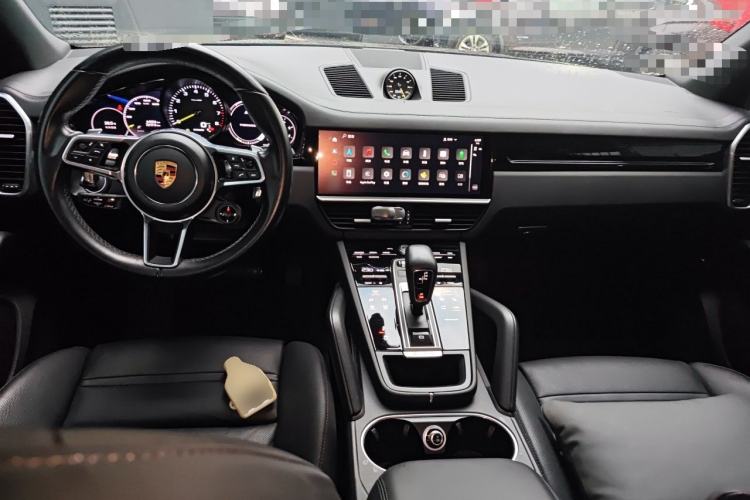 Used Porsche Cayenne E-Hybrid 2023 Cayenne Coupé E-Hybrid 2.0T Platinum Edition Center Console