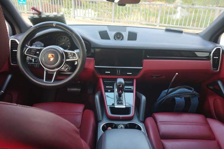 Used Porsche Cayenne E-Hybrid 2023 Cayenne E-Hybrid 2.0T Center Console