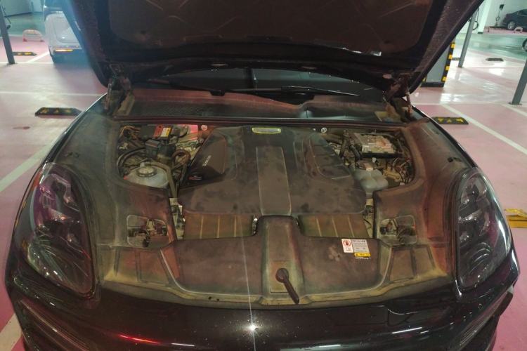 Used Porsche Cayenne E-Hybrid 2023 Cayenne E-Hybrid 2.0T Platinum Edition Engine Bay
