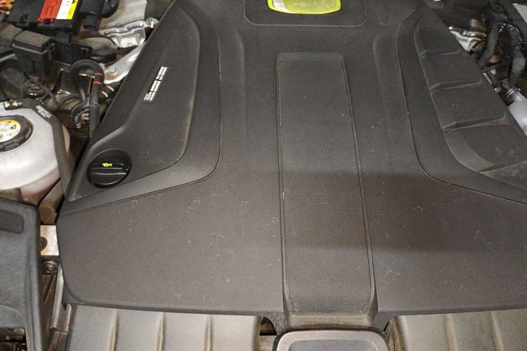 Used Porsche Cayenne E-Hybrid 2023 Cayenne E-Hybrid 2.0T Engine Bay