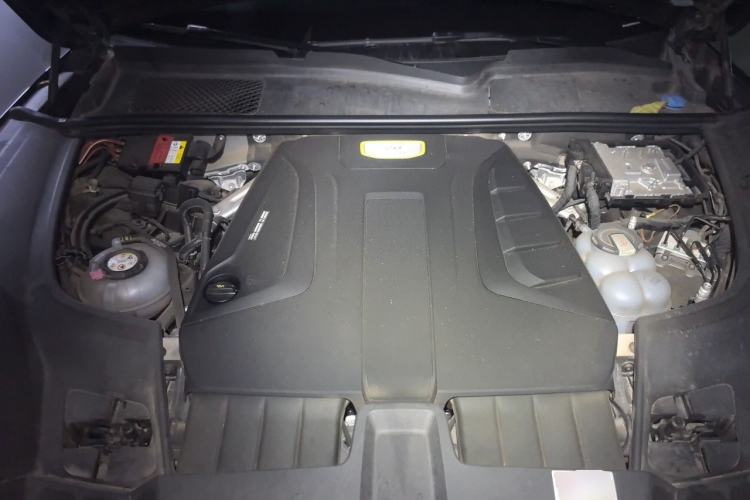 Used Porsche Cayenne E-Hybrid 2023 Cayenne E-Hybrid 2.0T Platinum Edition Engine Bay